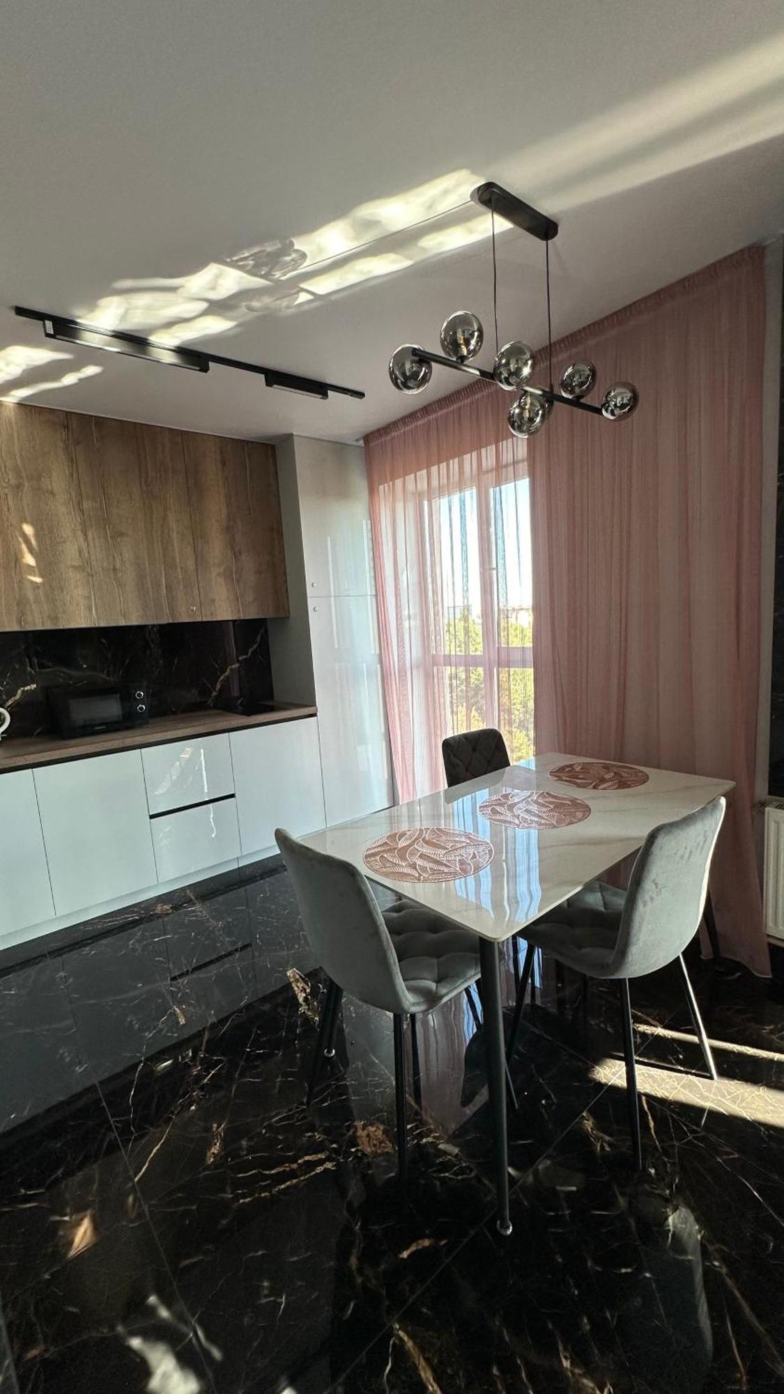 Exclusive Apartment & Жк Театральний Центр& Автовокзал Жк Great House Обласна Лікарня Rivne Luaran gambar